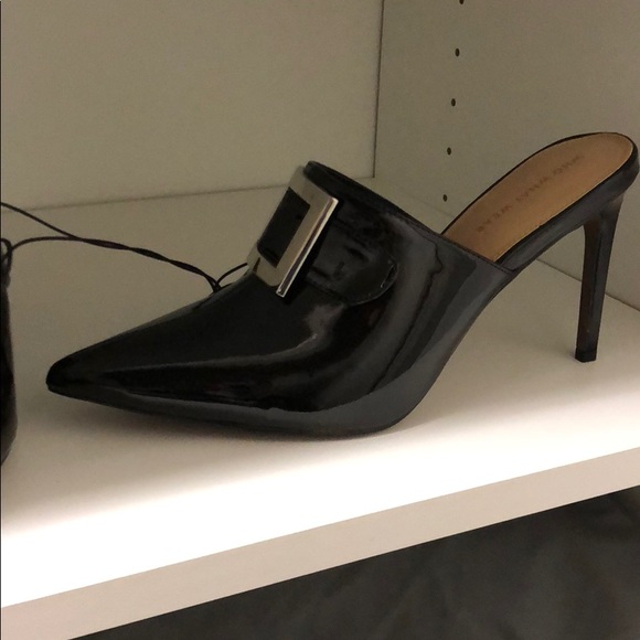 Point stiletto with buckle. Patent leather. - Picture 2 of 4